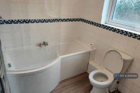 Family Bathroom1