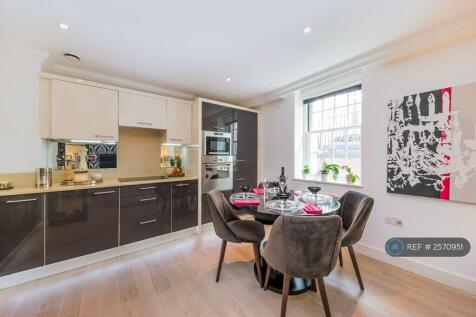 Open Plan Living Room / Kitchen