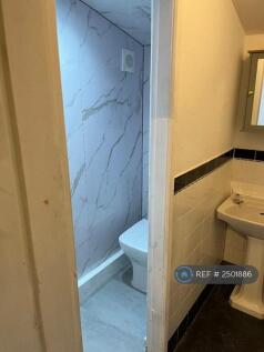 Downstairs Wc&#43; Shower-b
