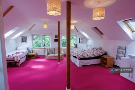 Top Bedroom - Can Be Split Into 2 