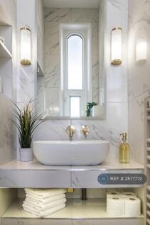 Master Bedroom En-Suite Bathroom