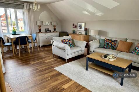 Living/Dining 2