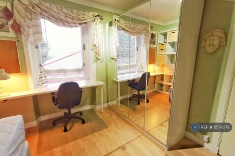 Bedroom 2 - Built-In Office Desk