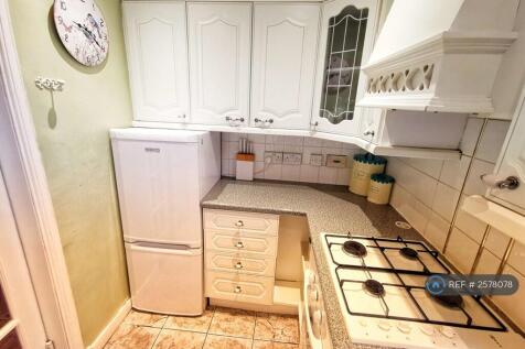 Kitchen - All White Appliances