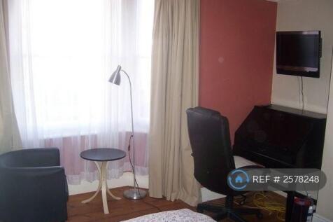 Light Beautiful Double Room With Bay Window.