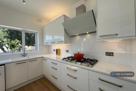 Fully Fitted Kitchen 