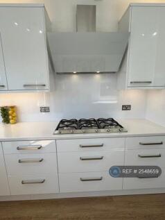 Fully Fitted Kitchen 