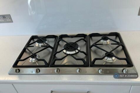Fully Fitted Kitchen 