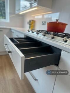 Fully Fitted Kitchen 