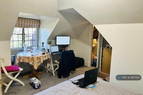 Bedroom Showing Dining Area