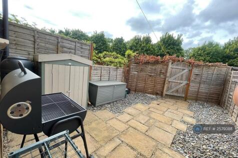 Garden With Bbq