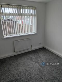 Bed 2 Fitted Wardrobes New Carpet
