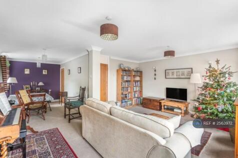 Spacious Lounge
