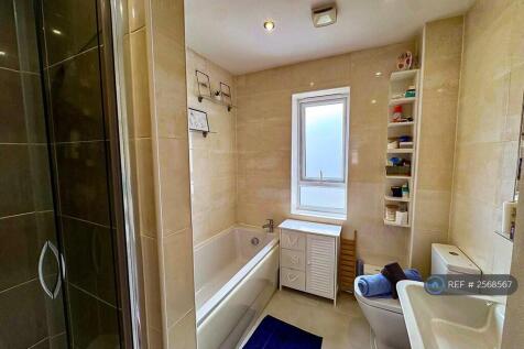 Main Bathroom 