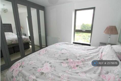 ?? Main Bedroom ¿ Built-In Wardrobes