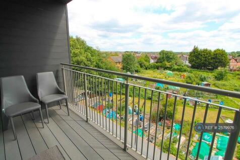 ?? Balcony View Overlooking Greenery