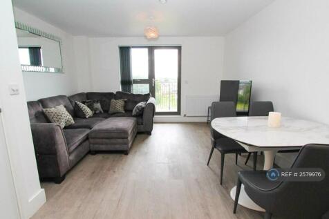 ?? Bright Living Area