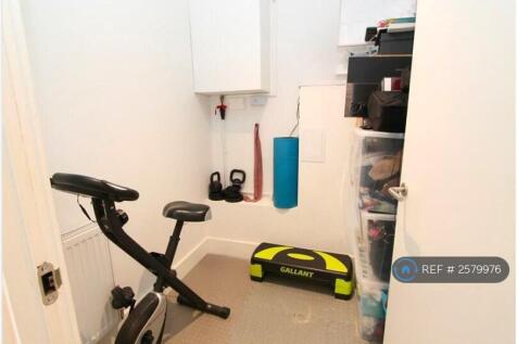 ?? Walk-In Storage Room