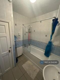 Upstairs Bathroom 