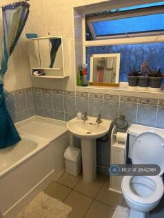 Upstairs Bathroom 