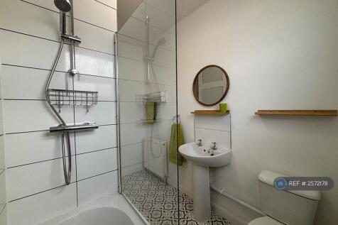 Toilet &amp; Wash Basin