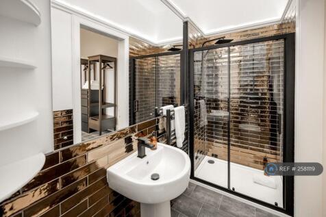 Bedroom 2 En-Suite