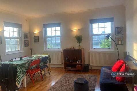 Open Plan Living Room/Kitchen