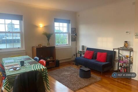 Open Plan Living Room/Kitchen