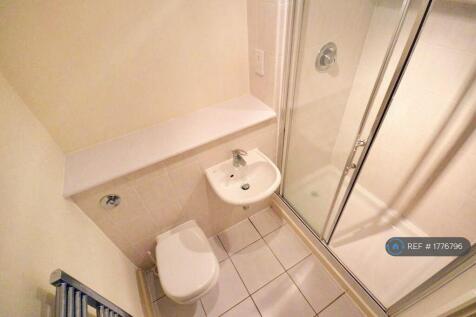 Bathroom 1 (Ensuite)