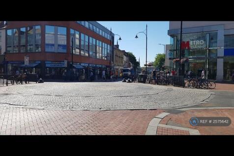 Town Centre 10 Minutes Walk