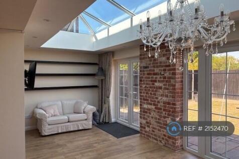Lounge / Dining Area