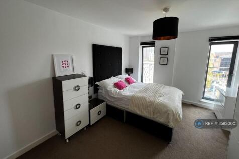 Bedroom (Photo b)