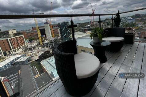 Balcony (Photo b)