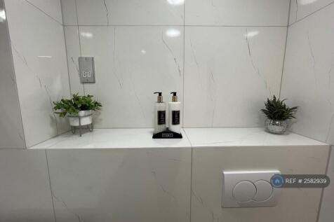 Ensuite Bathroom 