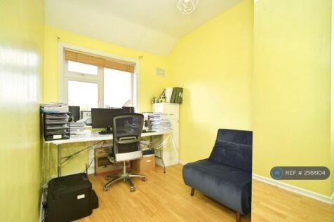 2nd Double Bedroom / Office