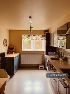 Kitchen Photo 1