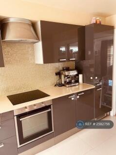 Kitchen Photo 2