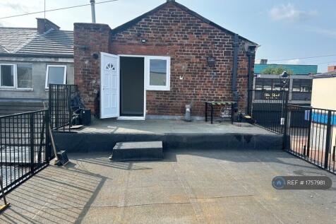 Spacious First Floor Flat Patio Entrance For Flat 
