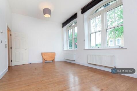 Large Sitting Room 