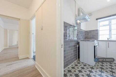 Hallway/Kitchen