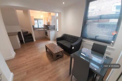 Living / Kitchen 