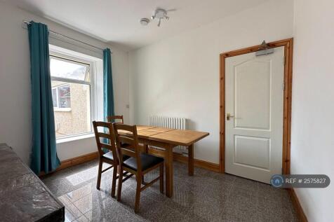 Dinning Room b