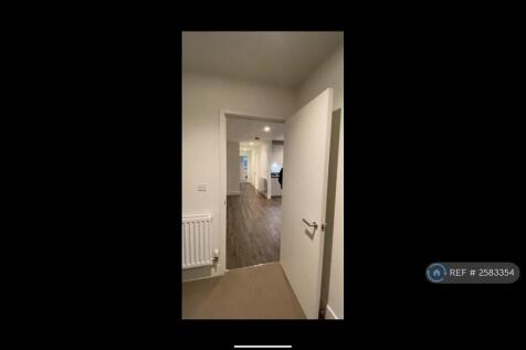 Hallway / Bedroom 2 Entrance