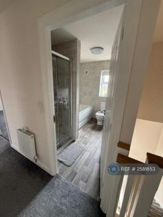 4 Suite Family Bathroom