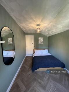 Upstairs Back Bedroom 
