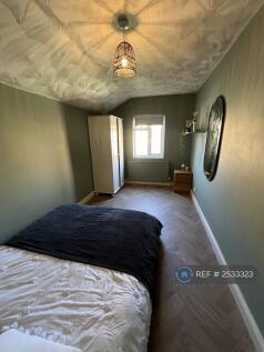 Upstairs Back Bedroom 