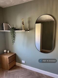 Upstairs Back Bedroom 