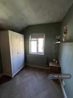 Upstairs Back Bedroom 