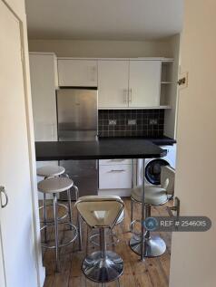 Kitchen - Eat In