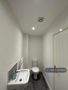 On-Suit Shower/Lavatory 